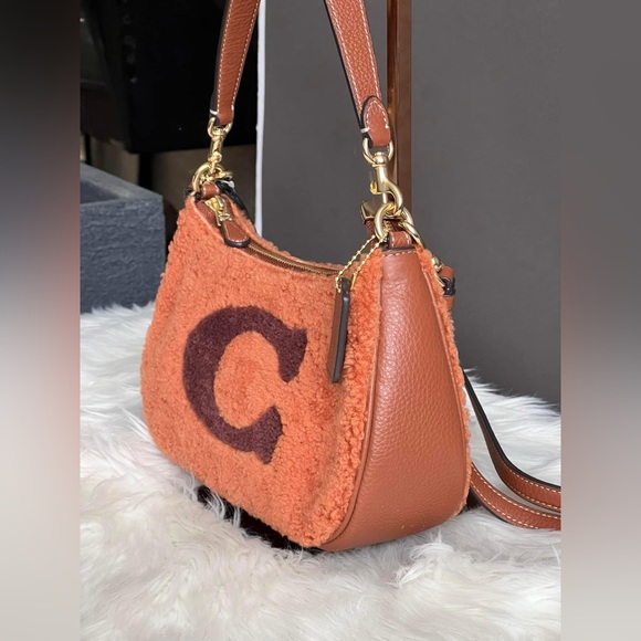 CE557 - Coach Teri Shoulder Bag with Coach Motif - Picture 2 of 14